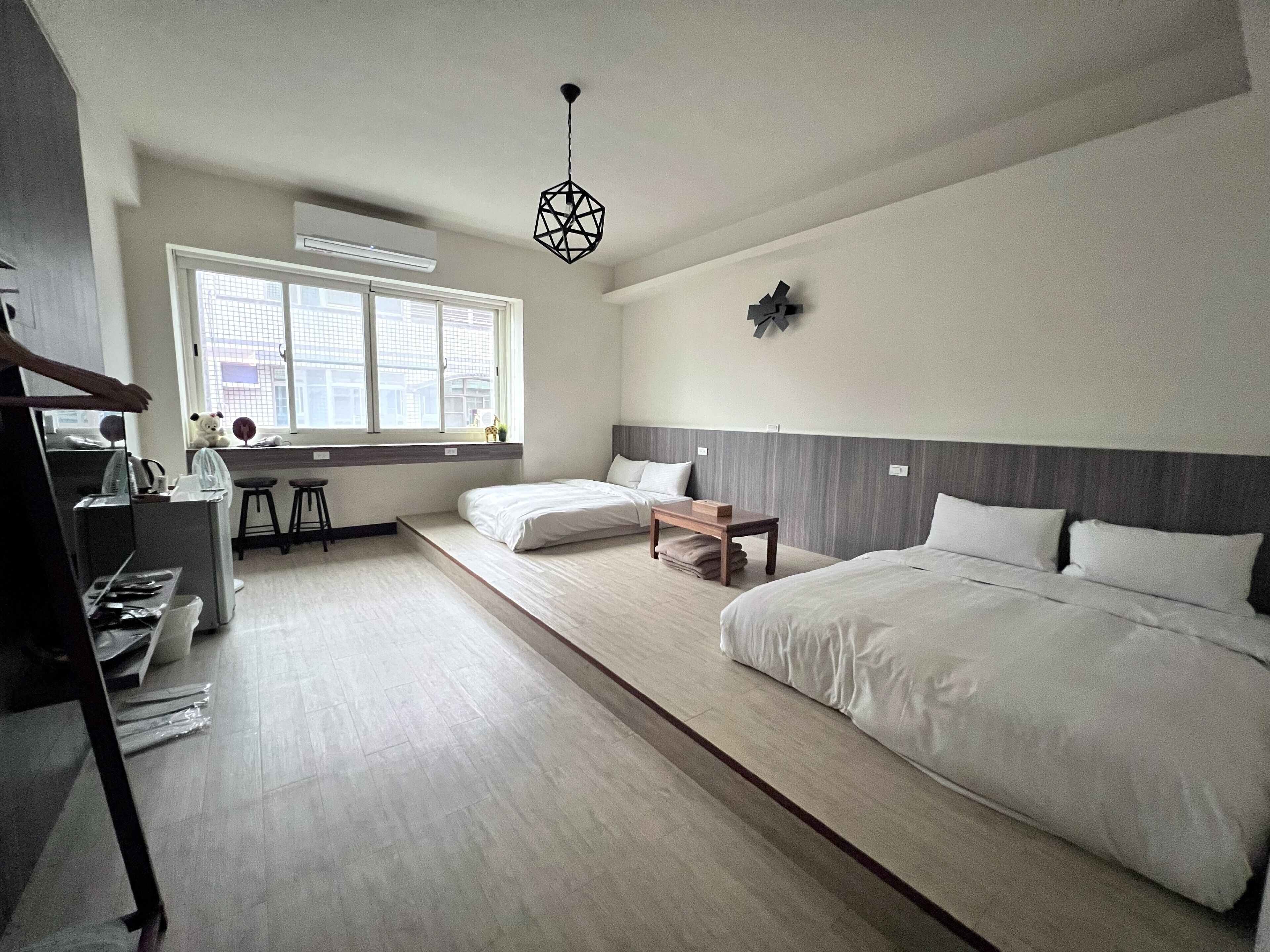 Habitación cuádruple Confort (501) | Decoración individual, escritorio, cortinas opacas