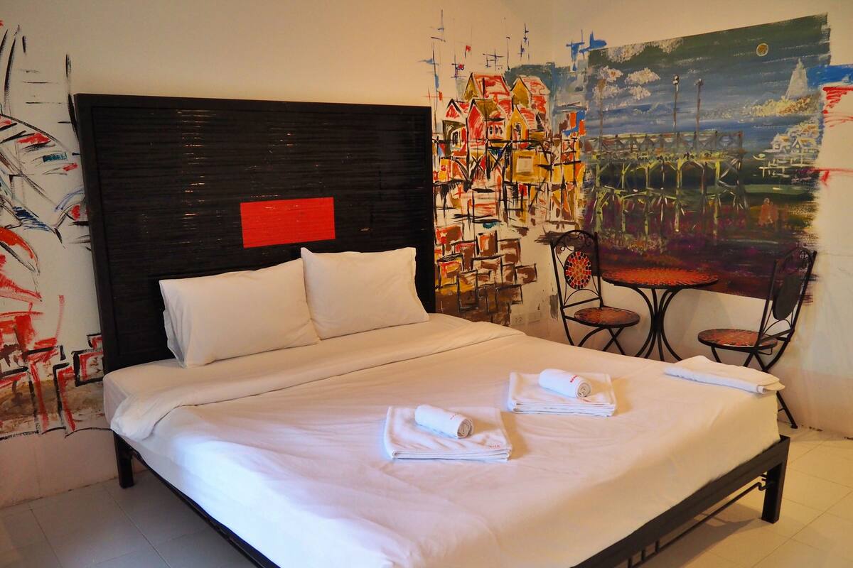 Standard Double Room with Balcony | Safe på rommet og wi-fi (inkludert)