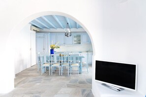 In-room safe, iron/ironing board, free WiFi, bed sheets - Villa Adonis (Mykonos)