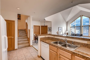 Condo, 4 Bedrooms | Private kitchen