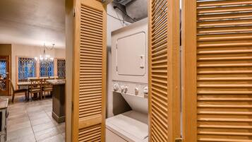 Condo, 3 Bedrooms | Interior