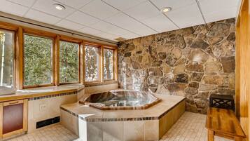 Condo, 3 Bedrooms | Interior