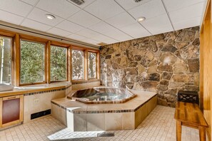 Condo, 3 Bedrooms | Interior