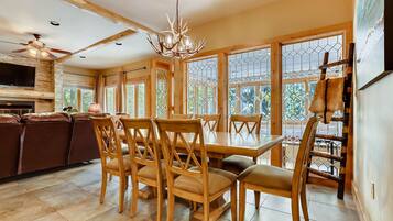 Condo, 3 Bedrooms | Dining