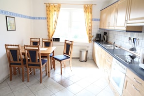 Family Apartment, 3 Bedrooms, Kitchen | Private kitchen