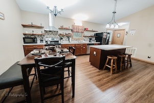 Cabin, 2 Bedrooms | Private kitchen | Coffee/tea maker, fridge, oven, toaster