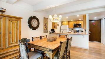 公寓客房, 2 間臥室 | 房內用餐區