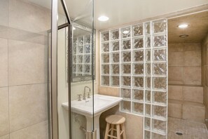 Condo, 2 Bedrooms | Bathroom | Combined shower/bathtub, hair dryer, towels, shampoo - 311 Vail International - 2 Br Condo (Vail)
