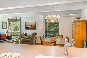 Condo, 2 Bedrooms | Interior