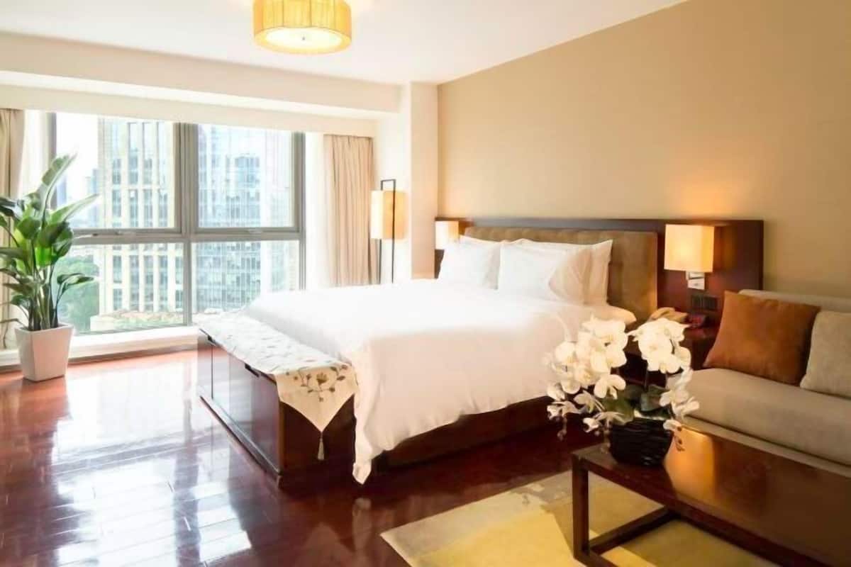 Premium bedding, in-room safe, desk, blackout curtains