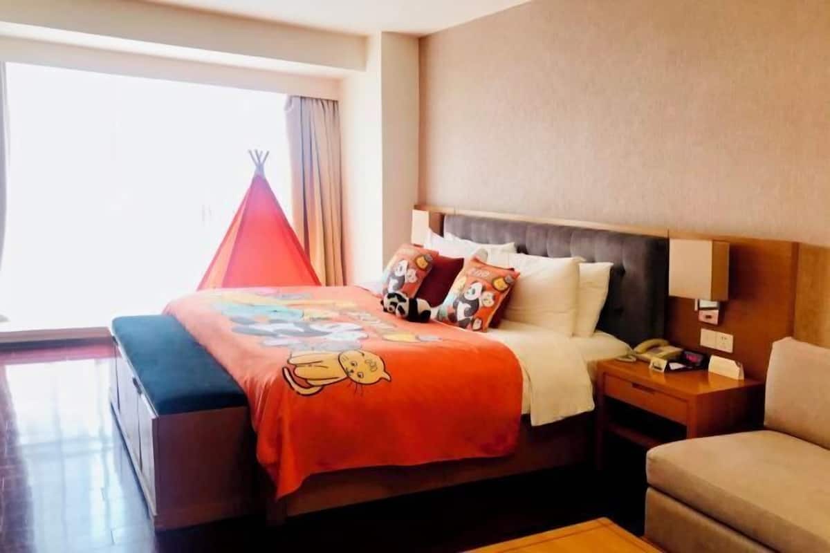 Premium bedding, in-room safe, desk, blackout curtains
