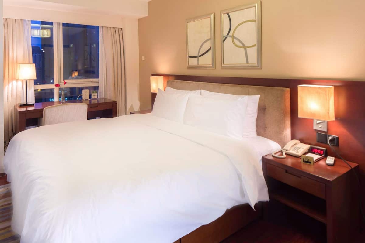 Deluxe Suite, 2 Bedrooms, Kitchen | Premium bedding, in-room safe, desk, blackout drapes