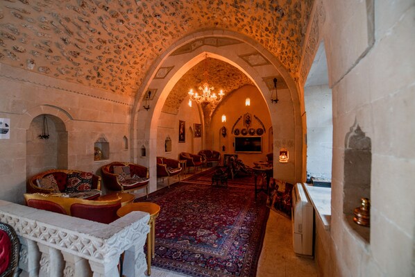 Lobby sitting area - Maridin Hotel - Special Class (Mardin)