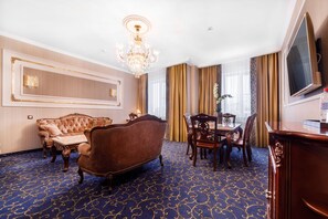 Suite, 1 chambre | Literie de qualité, minibar, coffre-fort, bureau
