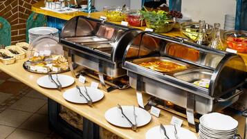 Free daily buffet breakfast