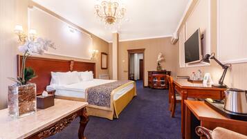 Deluxe Double Room | Premium bedding, minibar, in-room safe, desk