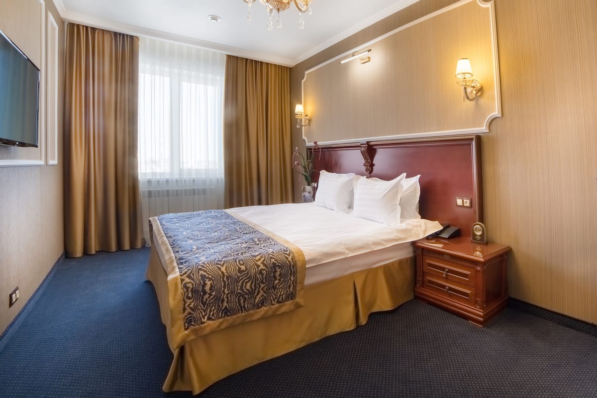 Standard Double Room | Premium bedding, minibar, in-room safe, desk