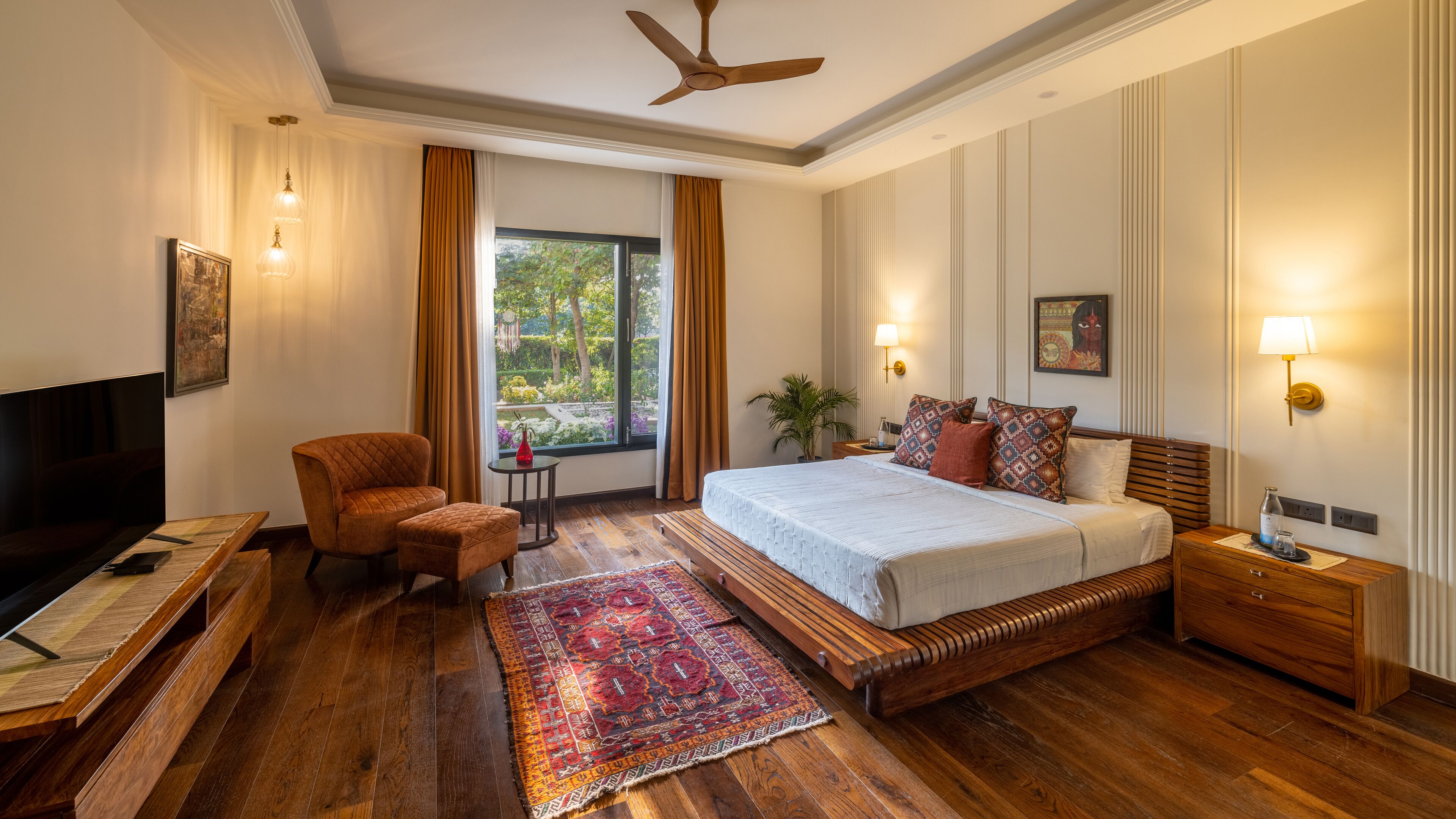 Hochwertige Bettwaren, Zimmersafe, Schreibtisch