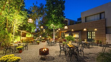 Tempat makan outdoor