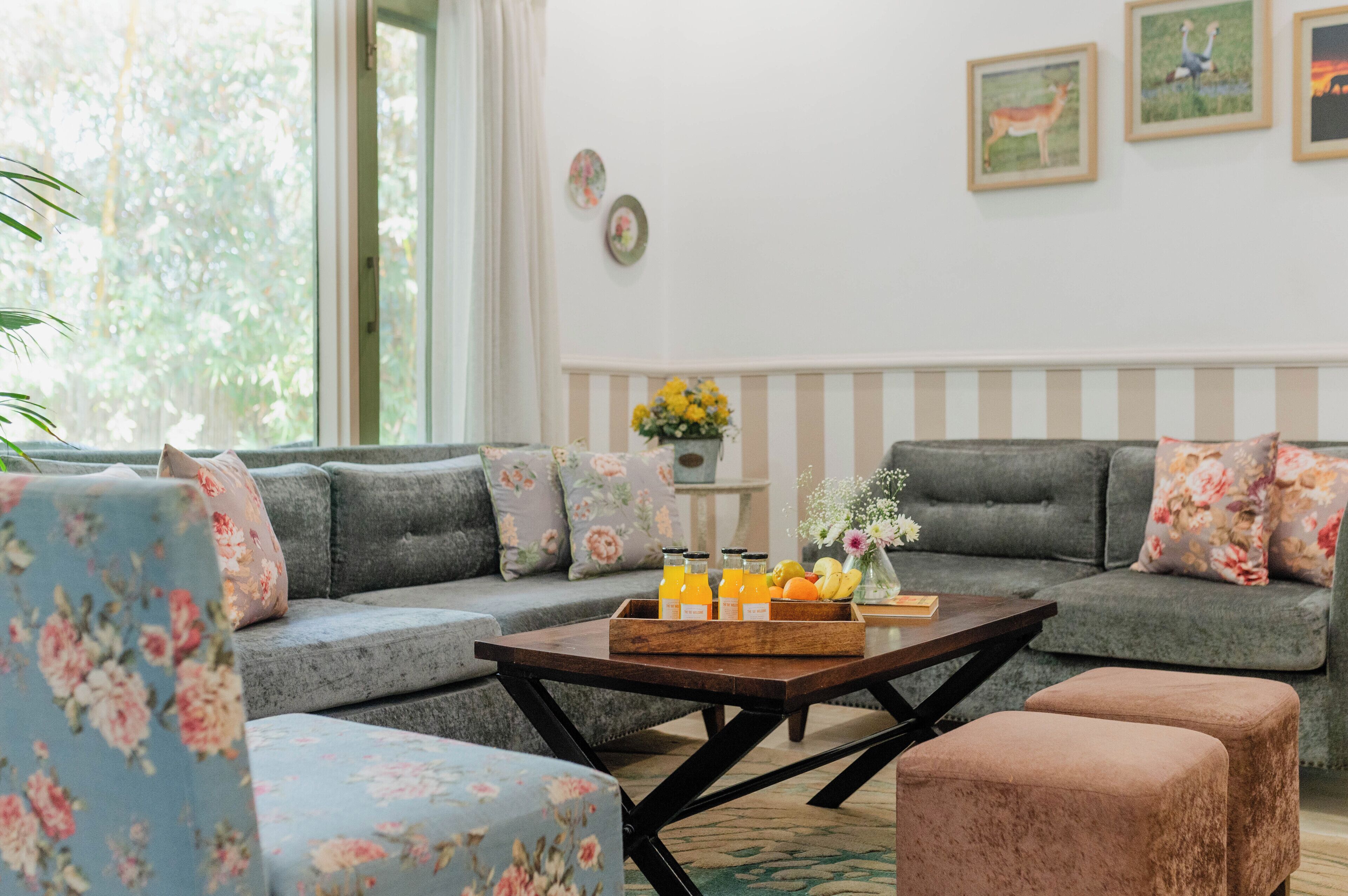 Lion's Den | 3 BR | Wohnbereich | 45-Zoll-Flachbildfernseher mit Satellitenempfang, Fernseher