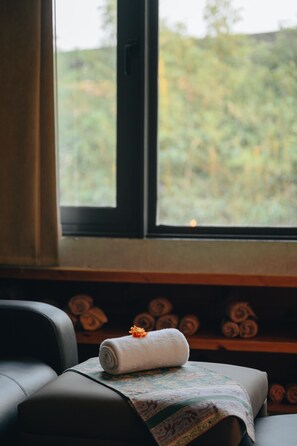 Kroppsbehandlinger, ansiktsbehandlinger og ayurvediske behandlinger