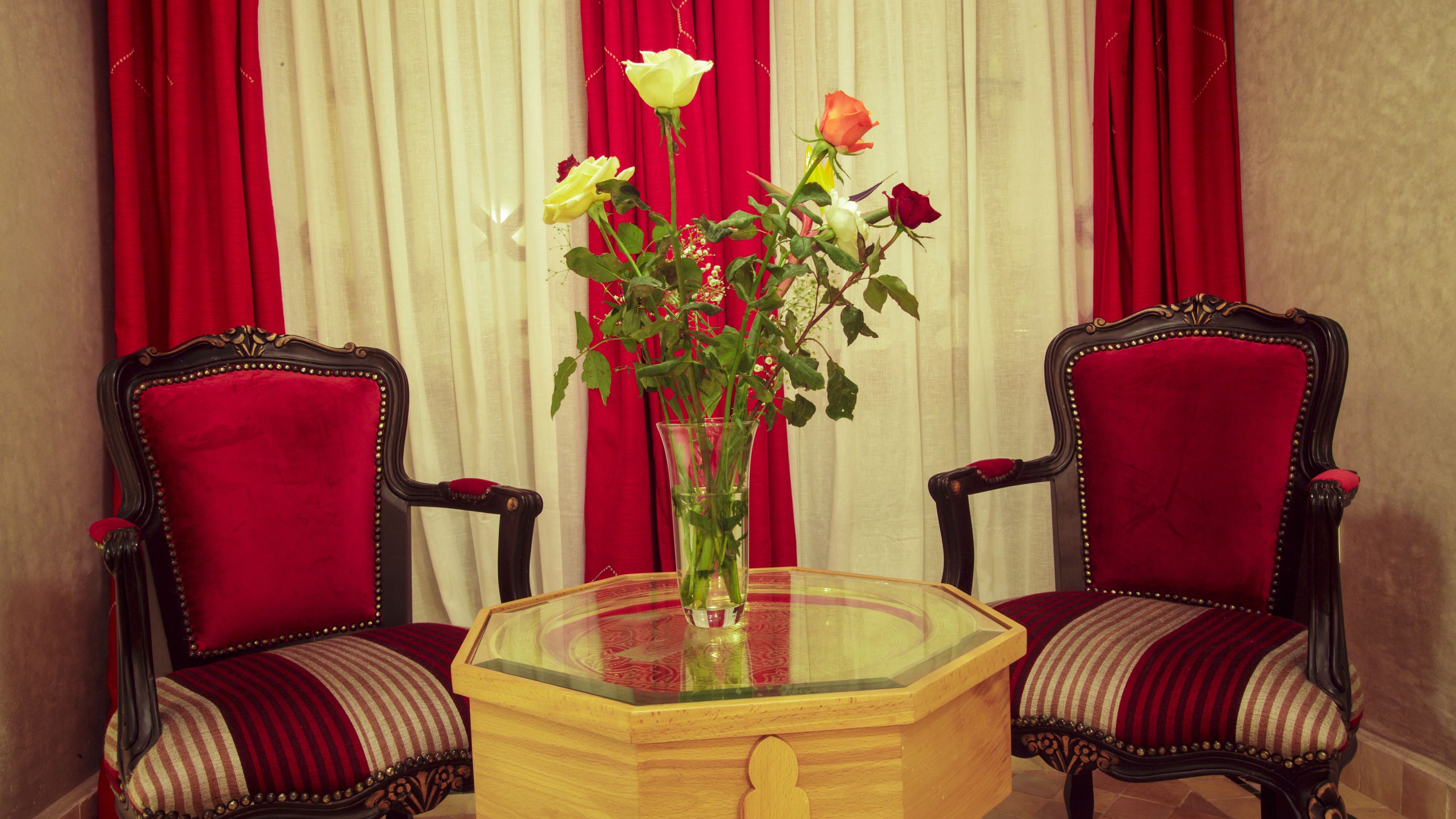 Televisión de pantalla plana de 32 pulgadas con canales por satélite