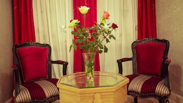 Televisión de pantalla plana de 32 pulgadas con canales por satélite