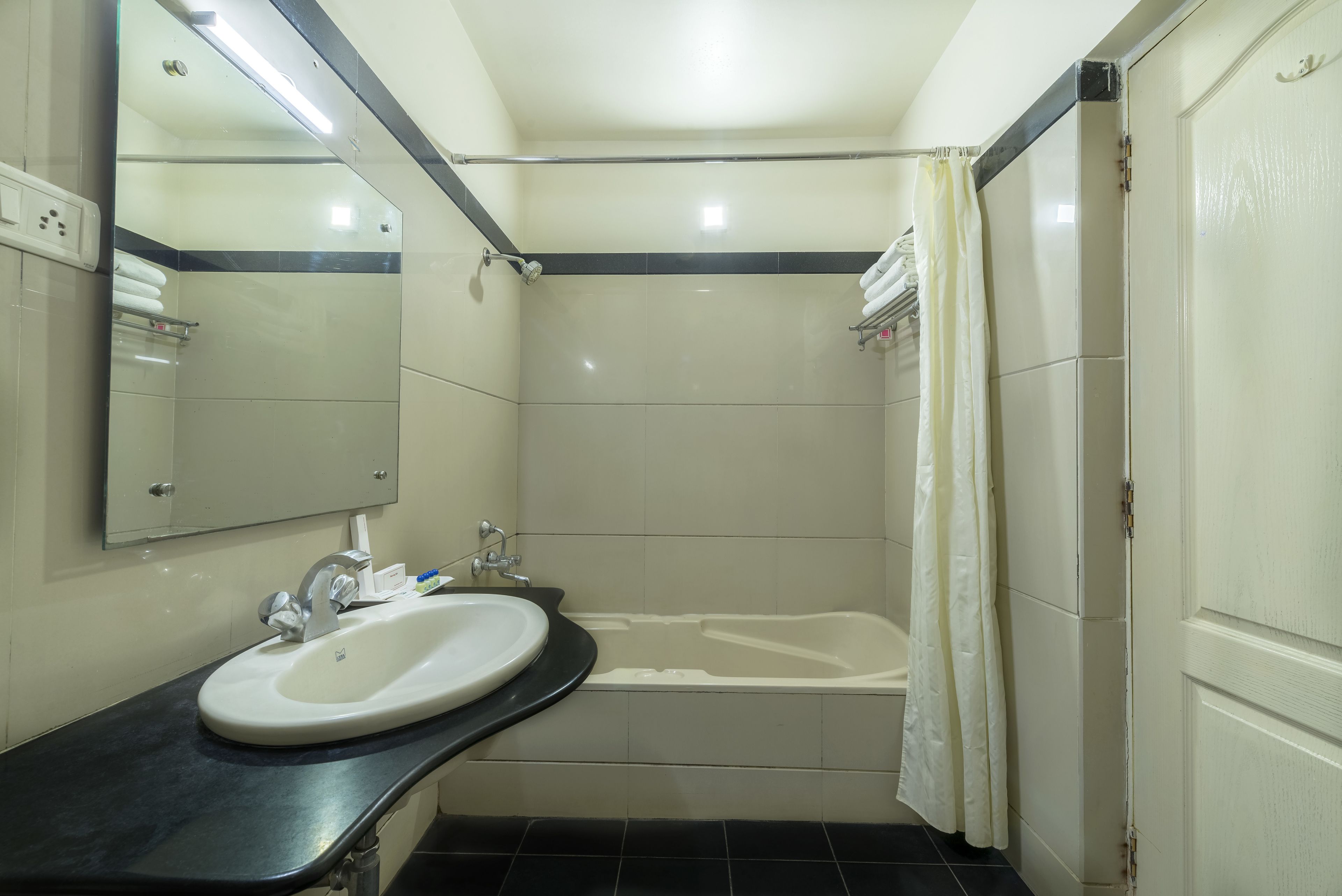 deluxe double room, 1 queen bed | bathroom | free toiletries, towels