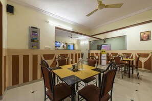 International cuisine - Hotel Raj Comforts - Golf View (Bengaluru)