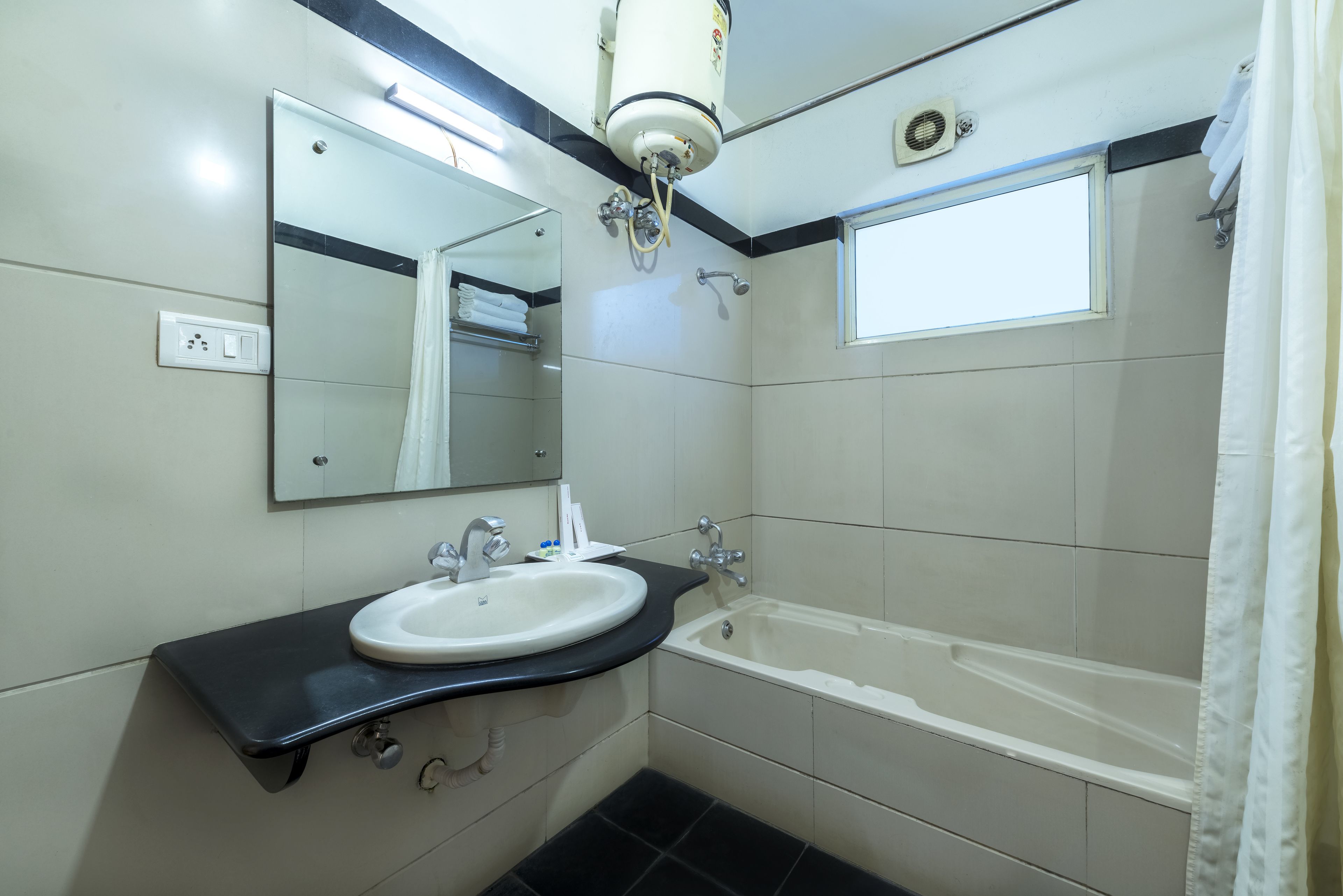 free toiletries, towels