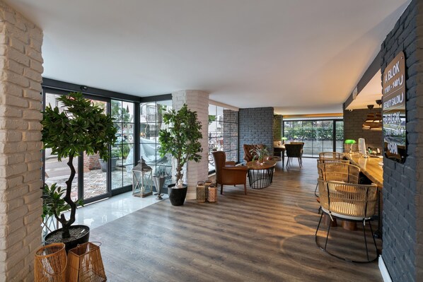 Lobby sitting area - Azuu Hotel (Antalya)