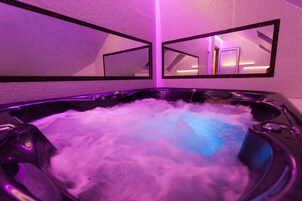 Bañera de hidromasaje interior