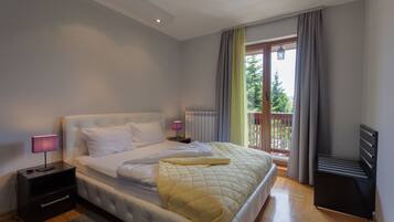 Egyptian cotton sheets, individually decorated, individually furnished