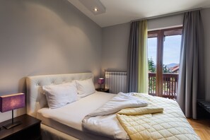 Leilighet – comfort, 1 soverom, terrasse | Sengetøy i egyptisk bomull, skrivebord og skrivebord for bærbar PC
