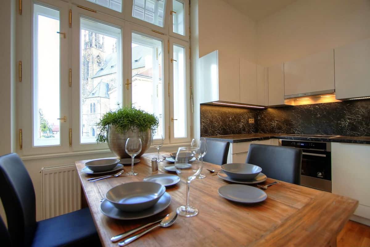Superior appartement, 2 slaapkamers, uitzicht op stad (Superior) | Dineren in de kamer