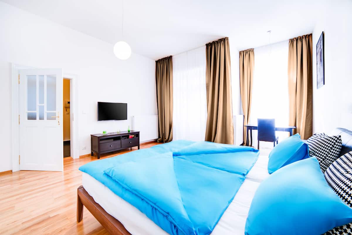 Business appartement, 1 slaapkamer, uitzicht op stad (Star) | Een bureau, een strijkplank/strijkijzer, gratis babybedden, gratis wifi