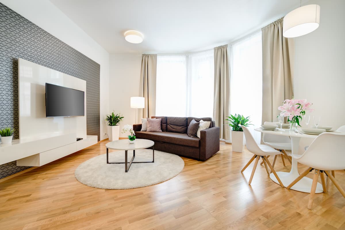 City appartement, 1 slaapkamer (Exclusive) | Woonruimte | Een flatscreentelevisie