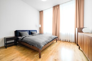 Bureau, fer et planche à repasser, lits bébé (gratuits), Wi-Fi gratuit