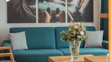 Suite familiar, 2 habitaciones, vista al jardín | Ropa de cama hipoalergénica y minibar