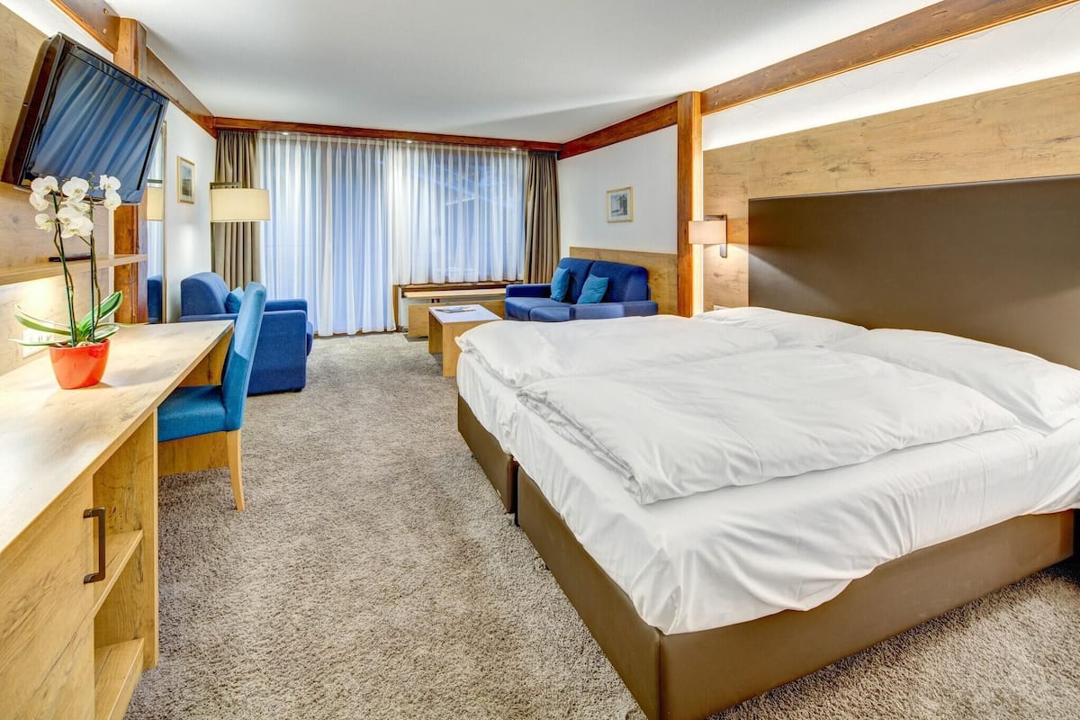 Hypo-allergenic bedding available, minibar, in-room safe, desk