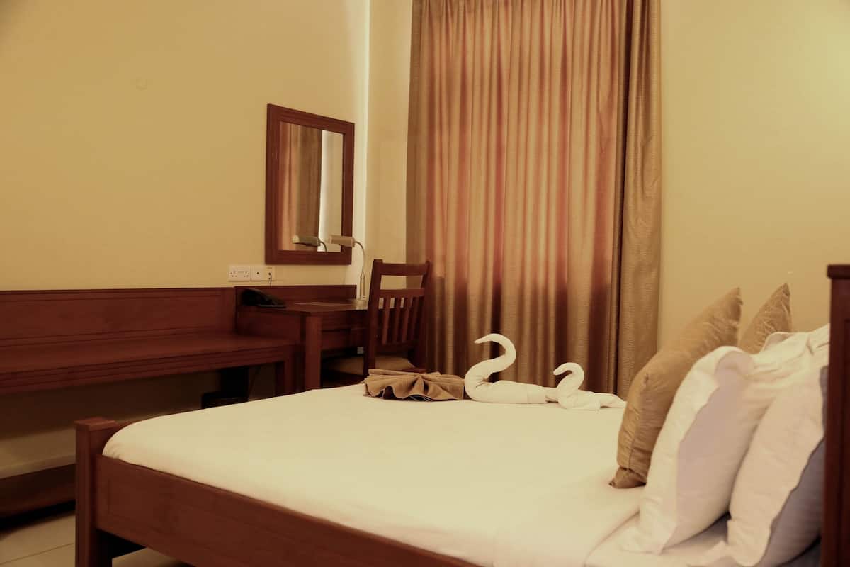 Standard Double Room, 1 Queen Bed | 1 bedroom, minibar, in-room safe, desk