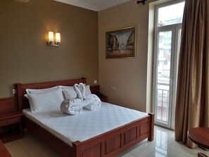 Minibar, in-room safe, desk, laptop workspace - Chelsea Hotel (Dar es Salaam)