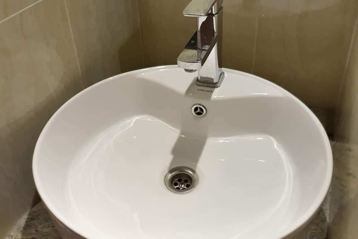 comfort suite, 1 bedroom, 2 bathrooms, executive level | bathroom sink