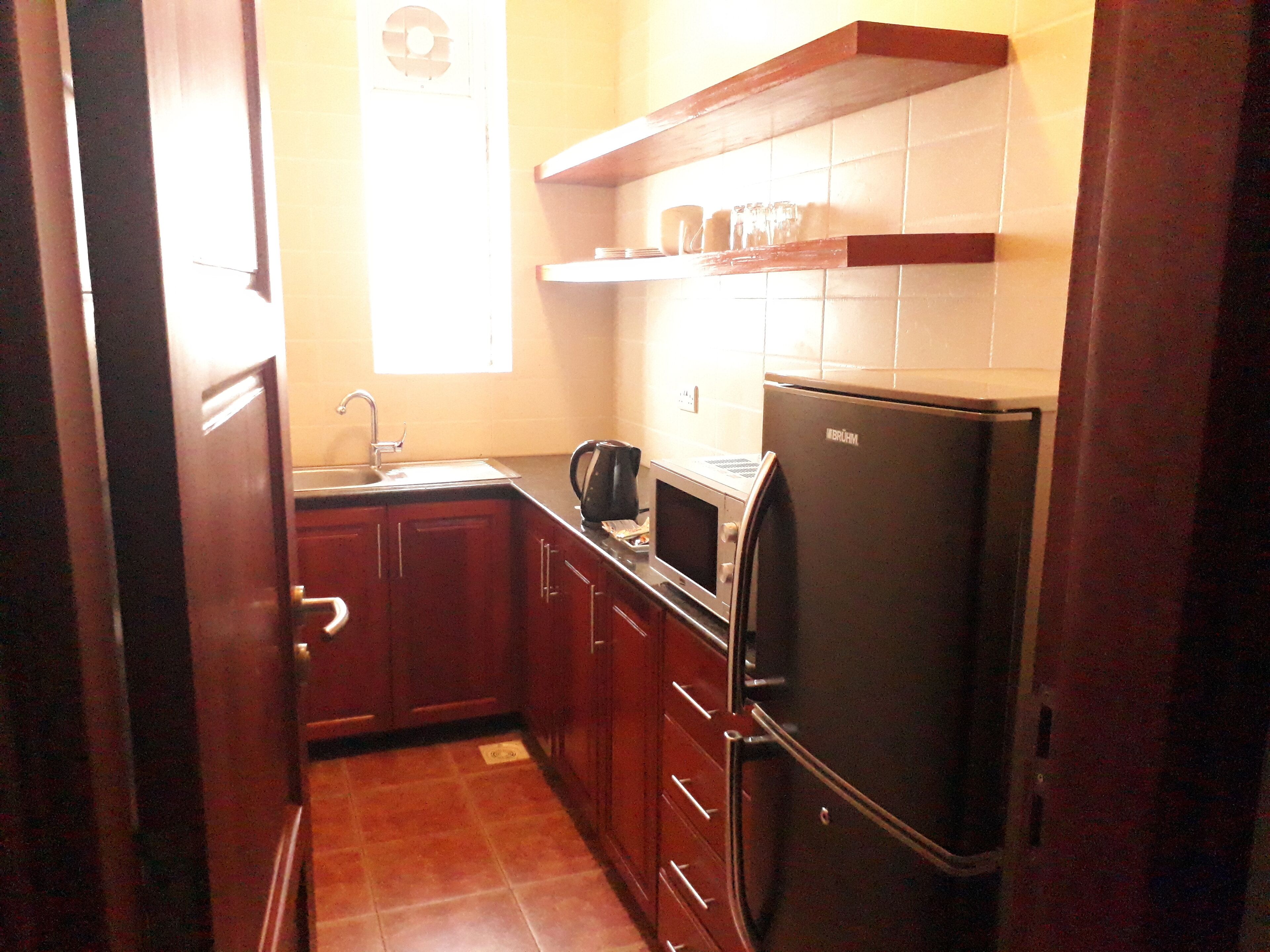comfort apartment, 2 bedrooms, city view, executive level | private kitchen | fridge