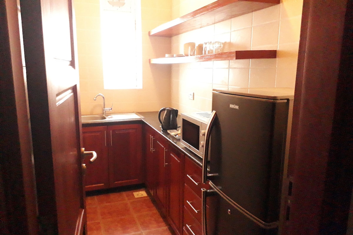 comfort apartment, 2 bedrooms, city view, executive level | private kitchen | fridge