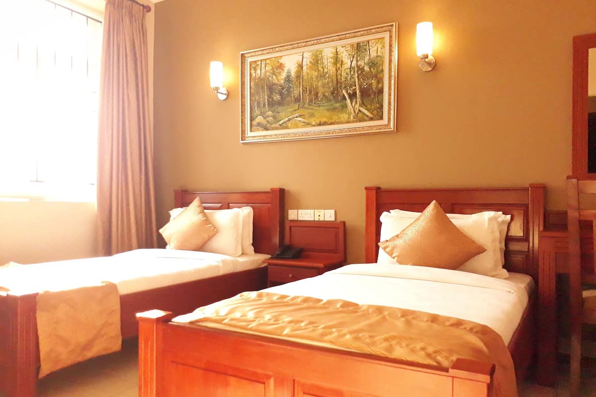 comfort apartment, 2 bedrooms, city view, executive level | 1 bedroom, minibar, in-room safe, desk