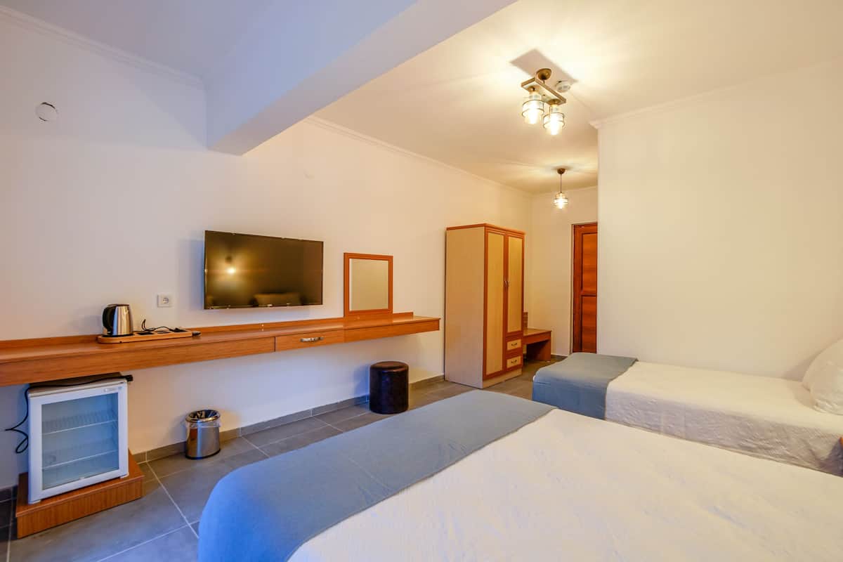 Egyptian cotton sheets, premium bedding, minibar, in-room safe