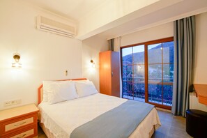 Standard Double Room | Egyptian cotton sheets, premium bedding, minibar, in-room safe - Ova Butik Otel (Datça)