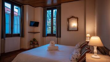 Habitación Deluxe doble, bañera de hidromasaje (Balcony) | Wifi gratis y ropa de cama