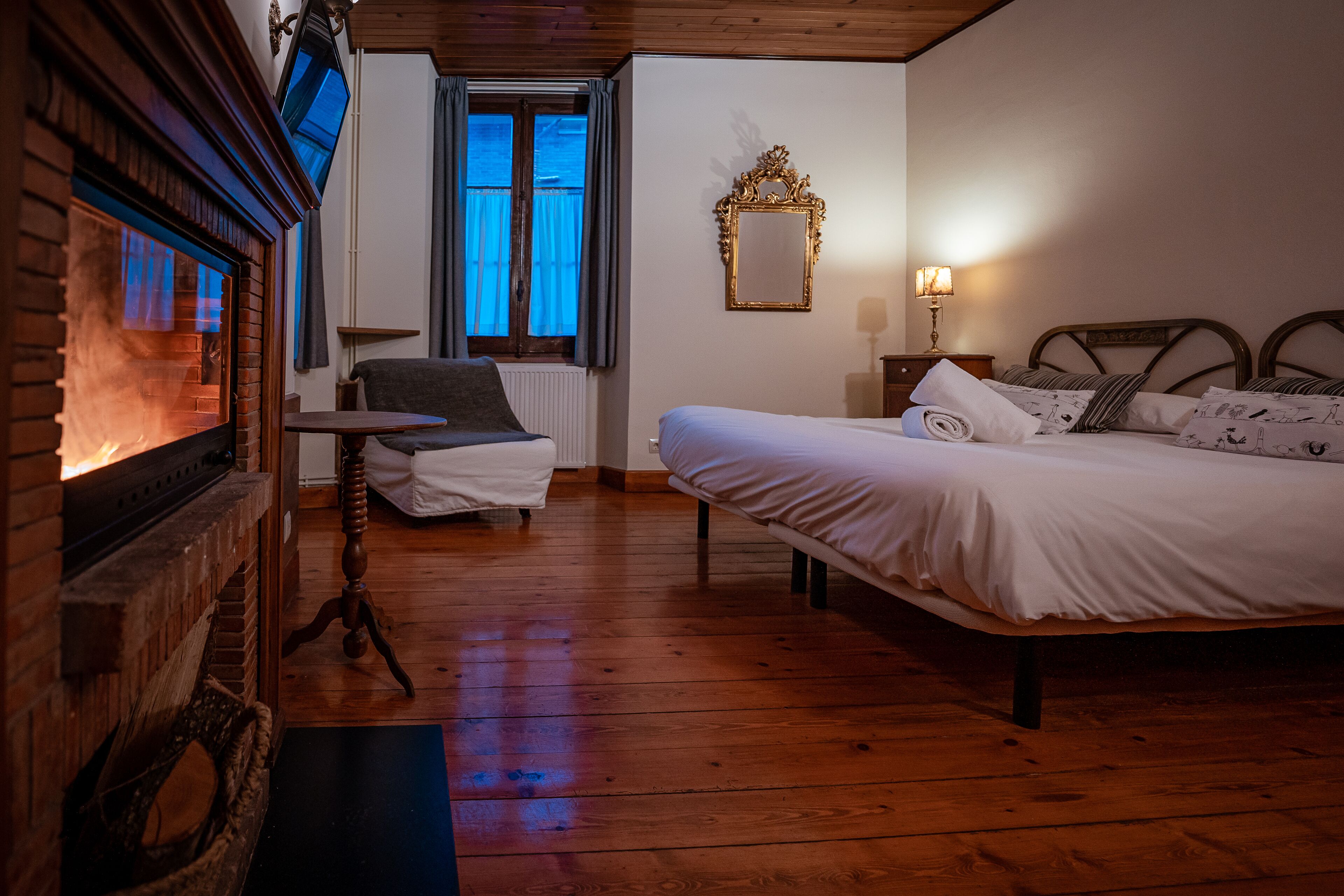 deluxe double room (with an extra bed) | 1 bedroom, free wifi, bed sheets